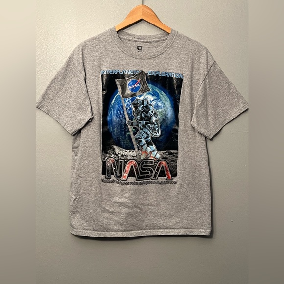 Akademiks NASA Graphic Tee Size Large Adult - Picture 1 of 3